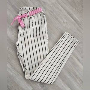 Romeo & Juliet Couture White Pinstripe Pants with Pink Stripe Belt. Size 27x26